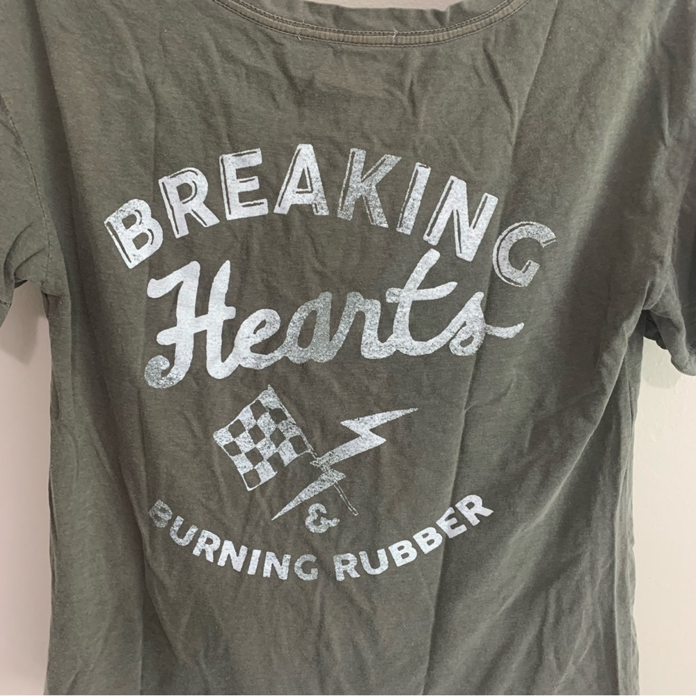 Urban Outfitters Junk Food Back Breaking Hearts Graphic T Shirt - Picture 9 of 11